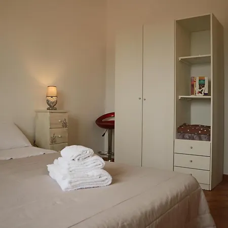 Theo House Apartment