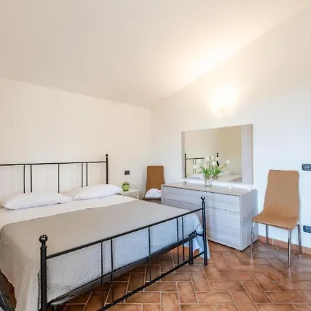 Theo House Apartment