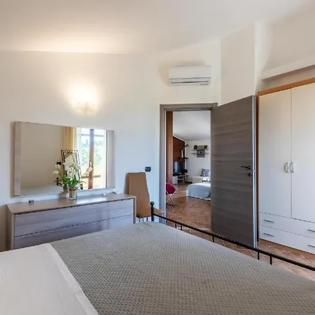 Theo House Apartment *