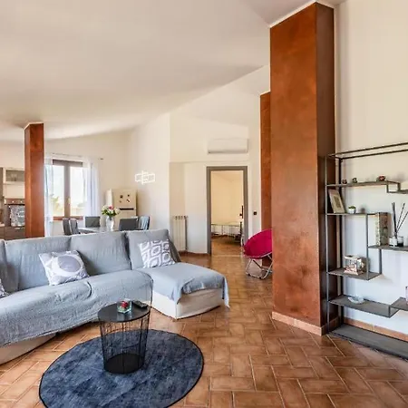 Theo House * Siena