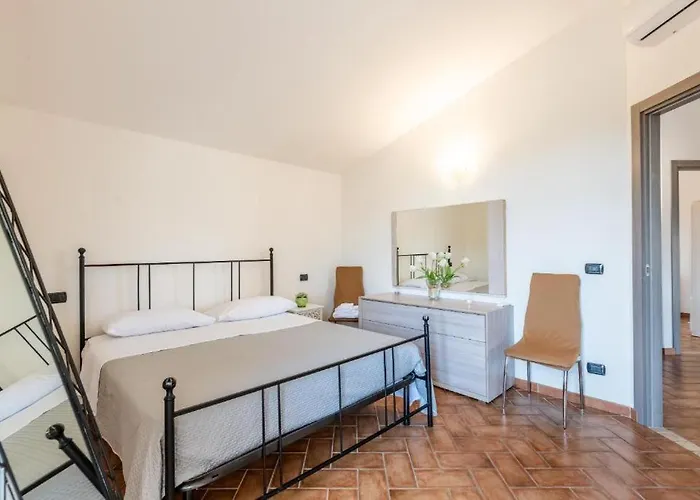 Theo House Apartment