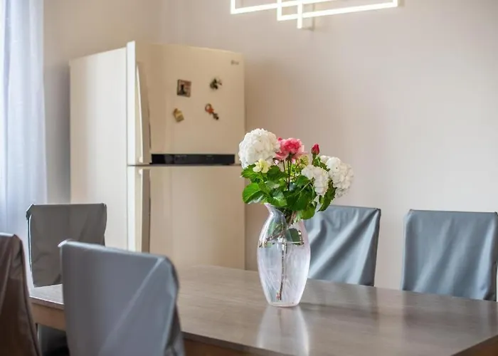 아파트 Theo House